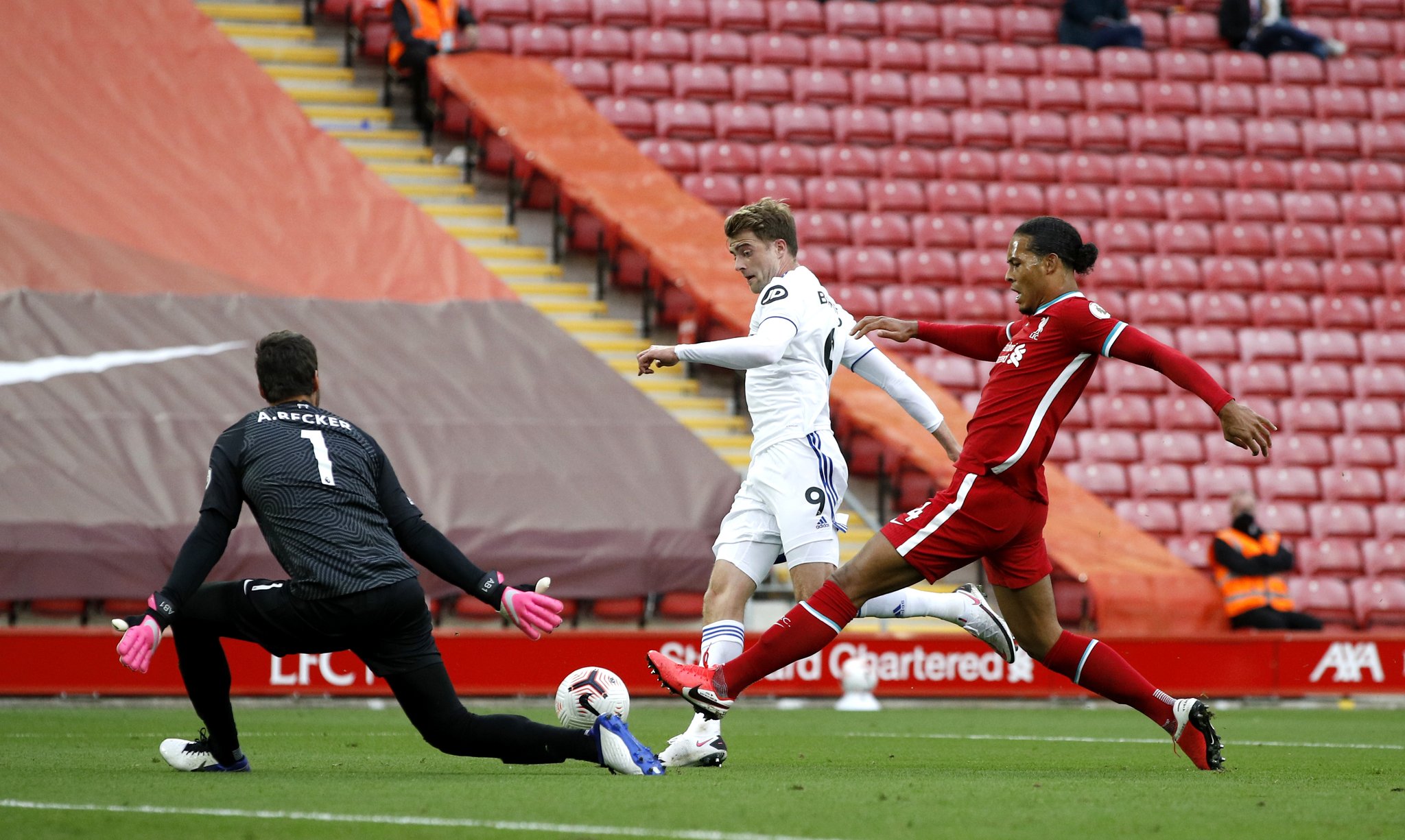 西亚在防守 西亚在防守